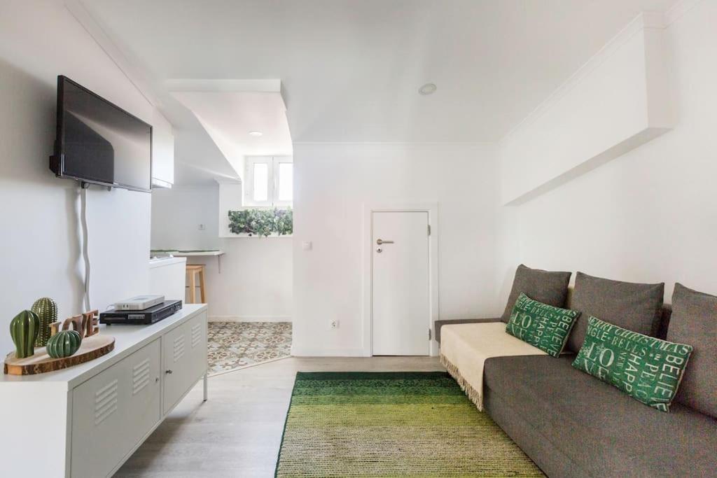 Apartment Casa Com Alma Portuguesa @ Bairro Alto Ii Lisbon