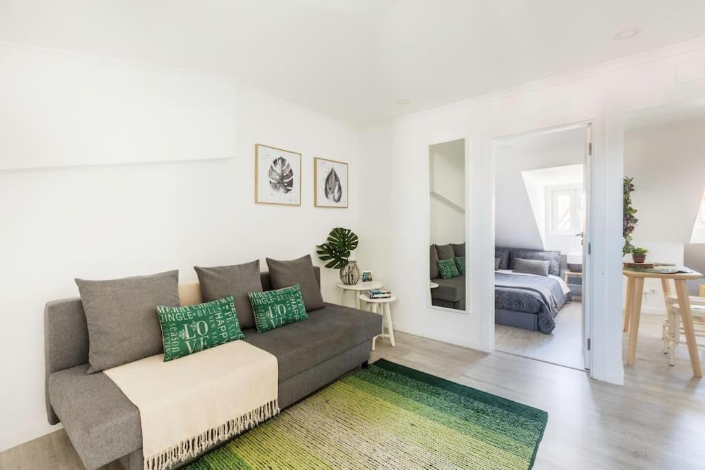 Apartment Casa Com Alma Portuguesa @ Bairro Alto Ii Lisbon